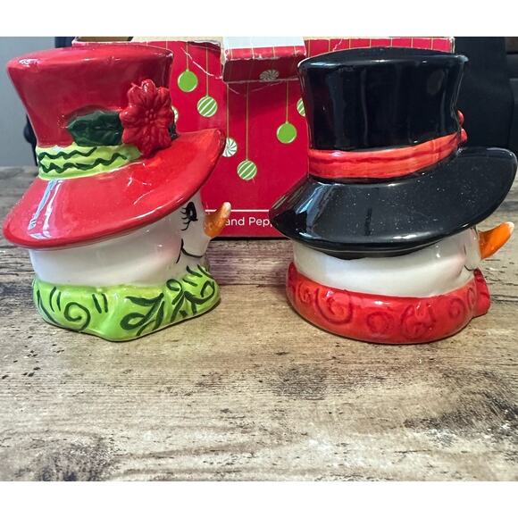 NIB Kirklands Ceramic Holiday Snowman Salt and Pepper Shakers - Picture 6 of 7